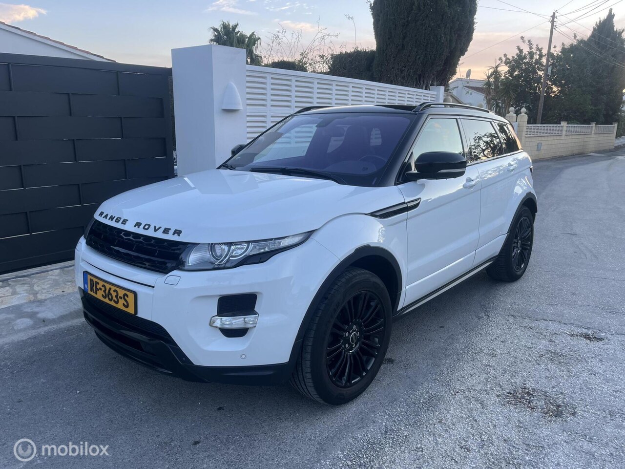 Land Rover Range Rover Evoque - 2.2 SD4 4WD Prestige 2.2 SD4 4WD Prestige - AutoWereld.nl