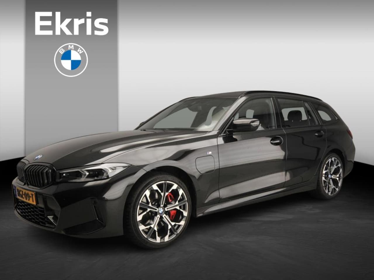 BMW 3-serie Touring - 330e xDrive | M-Sportpakket | LED | Leder | Navigatie | Schuifdak | Trekhaak | Stoelverwar - AutoWereld.nl