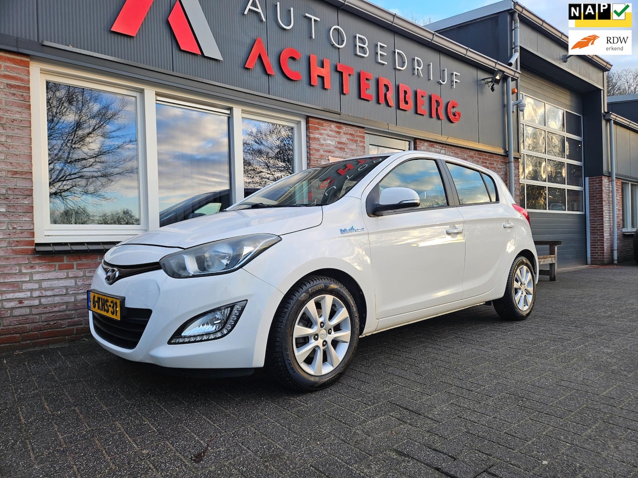 Hyundai i20 - 1.2i i-Deal Airco! 5-Deurs! Navigatie! Lichtmetalen Velgen! Leuke Auto! - AutoWereld.nl