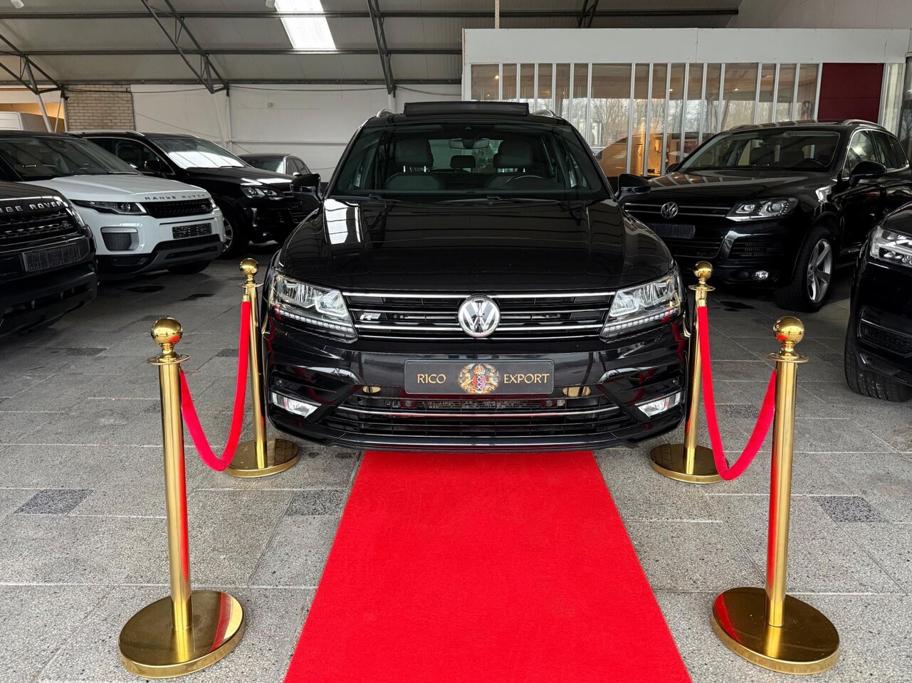 Volkswagen Tiguan - 2.0 TDI DSG 3X R-LINE PANO 202000KM! 2017 - AutoWereld.nl