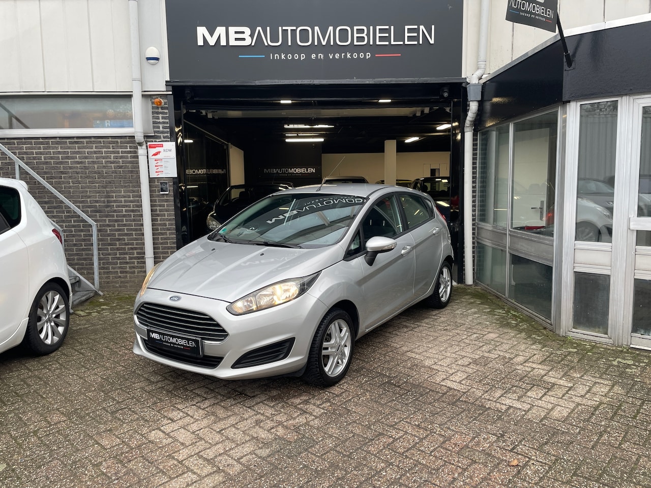 Ford Fiesta - 1.0 Style/5 Drs/ 1 jr.APK/Clima/NAP/Trekhaak/Vol opties!! - AutoWereld.nl