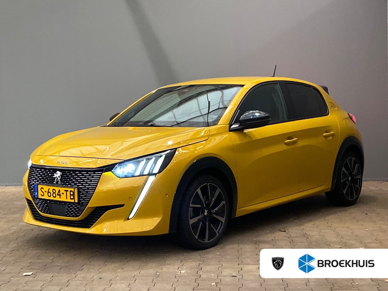 Peugeot 208 - 1.2 GT | Adap. Cruise C. St. Verwarming | Camera | CarPlay | Climate C. | PDC V&A | 17" LM - AutoWereld.nl