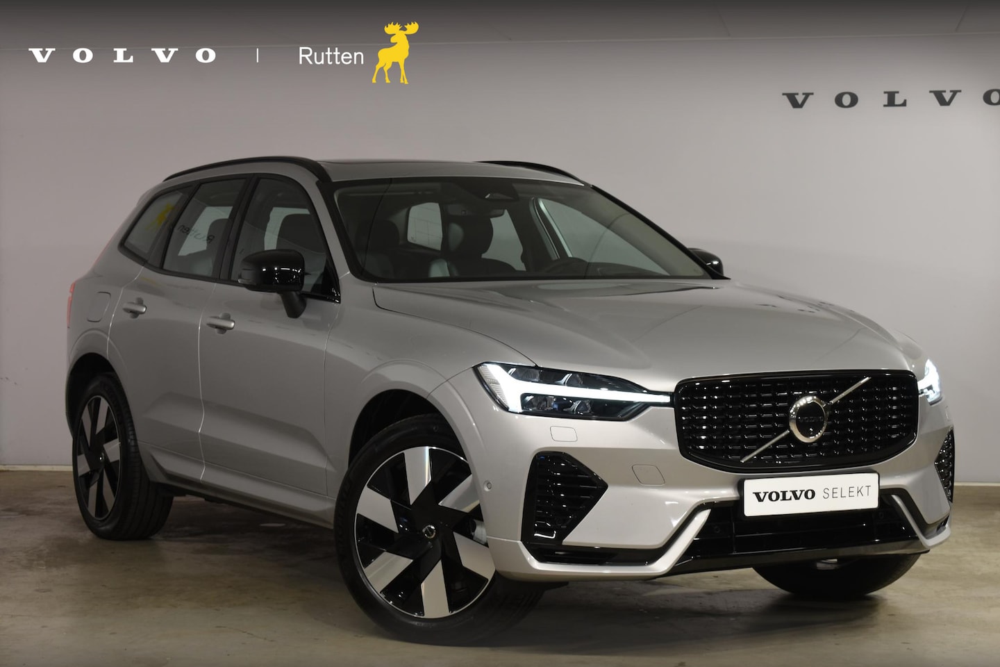 Volvo XC60 - T6 350PK Automaat AWD Ultra Dark / Navigatie / 360 Camera / Head Up-Display / Panorama Dak - AutoWereld.nl