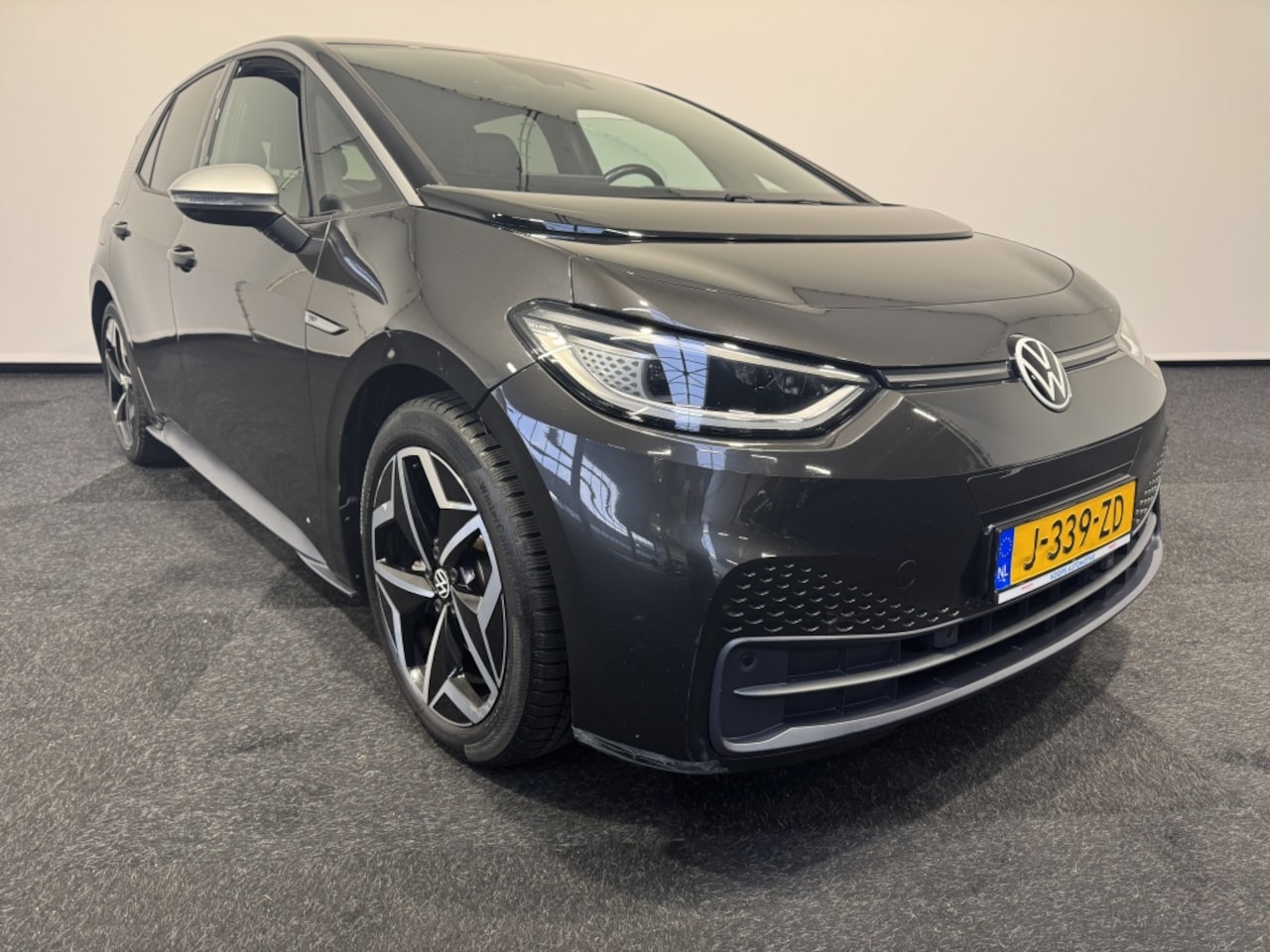 Volkswagen ID.3 - First Plus 58 kWh Carplay Navigatie Matrix LED - AutoWereld.nl