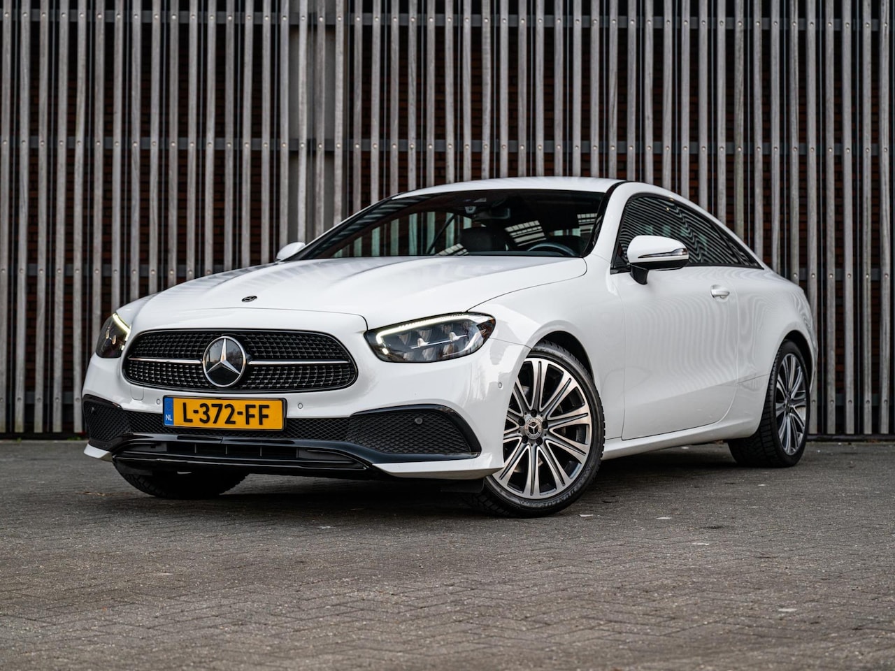 Mercedes-Benz E-klasse Coupé - 200 197pk AUT. |Burmester|Camera|Lederen Bekleding|19''|Sfeerverlichting|WideScreen| - AutoWereld.nl