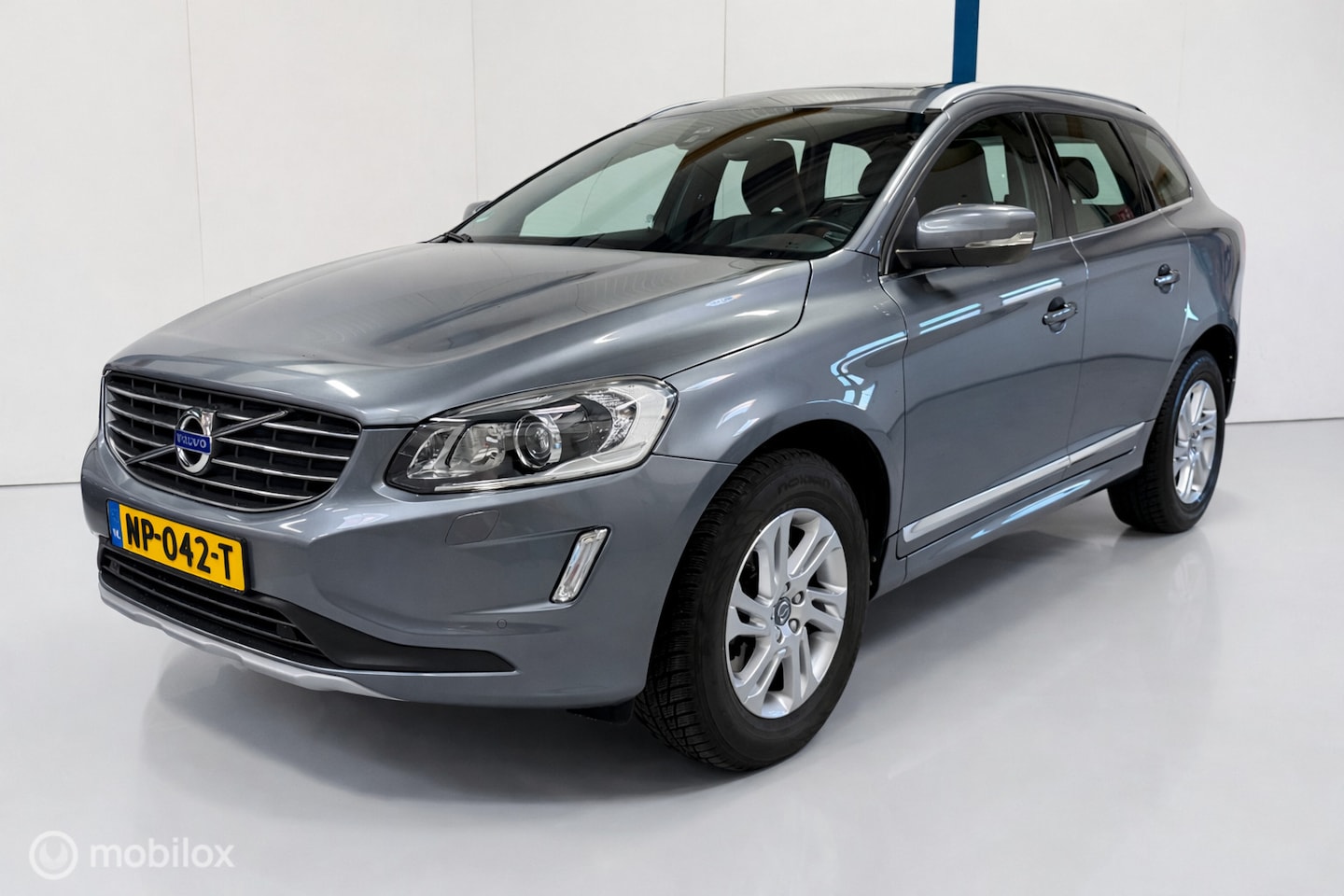 Volvo XC60 - 2.0 T5 FWD Polar+ 1E EIGENAAR / NL-AUTO / DEALER HISTORIE - AutoWereld.nl