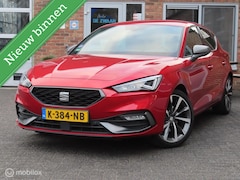 SEAT Leon - 1.5 TSI FR Business Intense|Wegklapbare trekhaak|Camera|Sfeerverlichting|Stoel/Stuurverwar