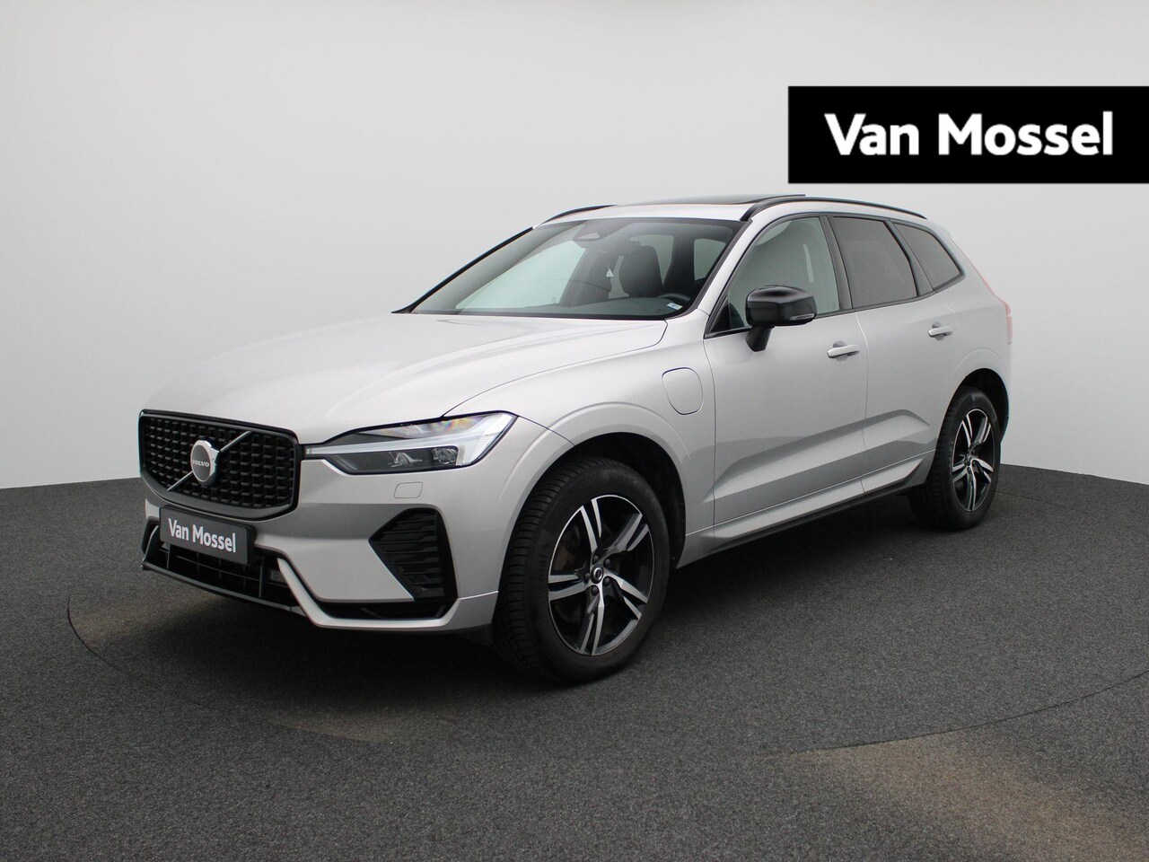 Volvo XC60 - 2.0 T8 Plug-in hybrid AWD Plus Dark | Panoramadak | Automaat | Apple Carplay / Android Aut - AutoWereld.nl