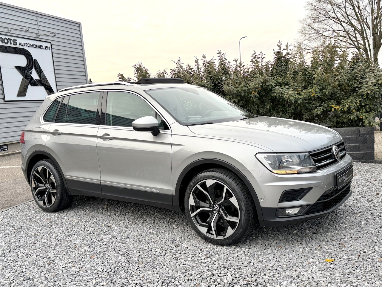 Volkswagen Tiguan - 1.4 TSI Join Panodak|Navi|ACC|Camera|Keyles Grijs! - AutoWereld.nl