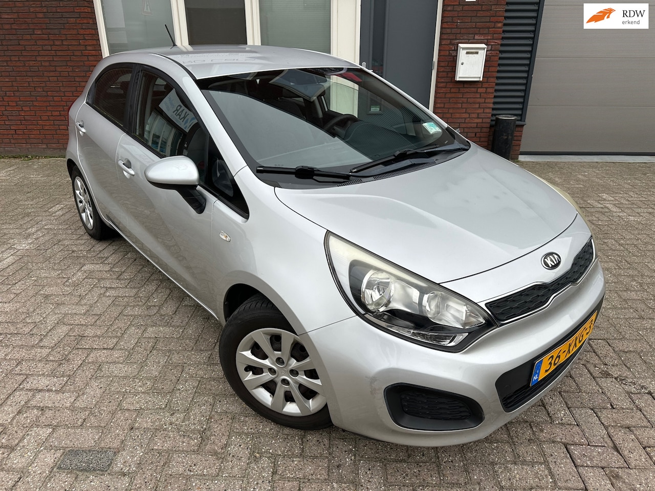 Kia Rio - 1.2 CVVT Comfort Pack / Navi / Camera / Airco / 5DRS / NAP - AutoWereld.nl