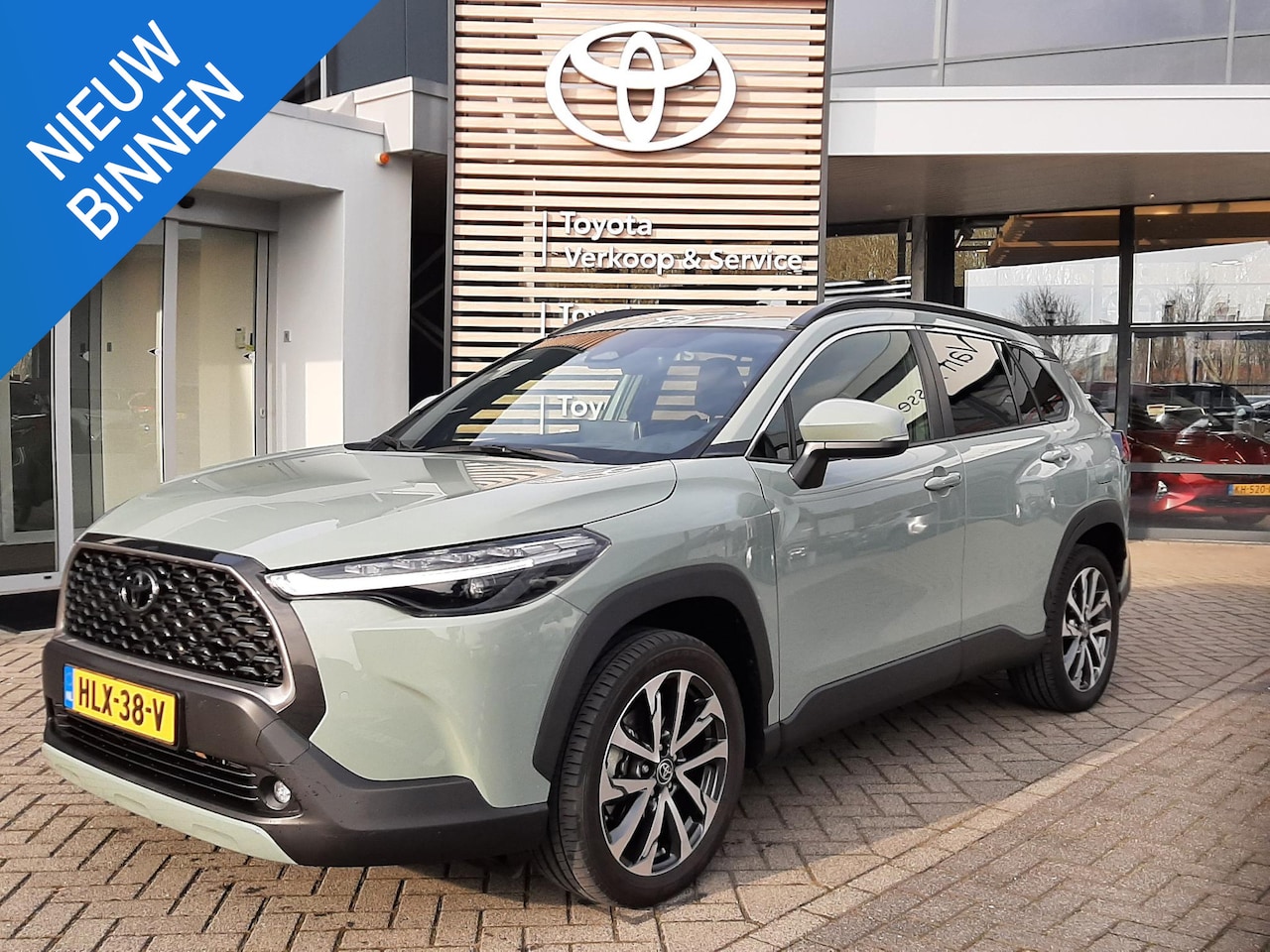 Toyota Corolla Cross - 1.8 Hybrid 140 Style STOEL/STUURVERW HALF-LEDER NAVI APPLE/ANDROID AUTO-ACHTERKLEP AD-CRUI - AutoWereld.nl