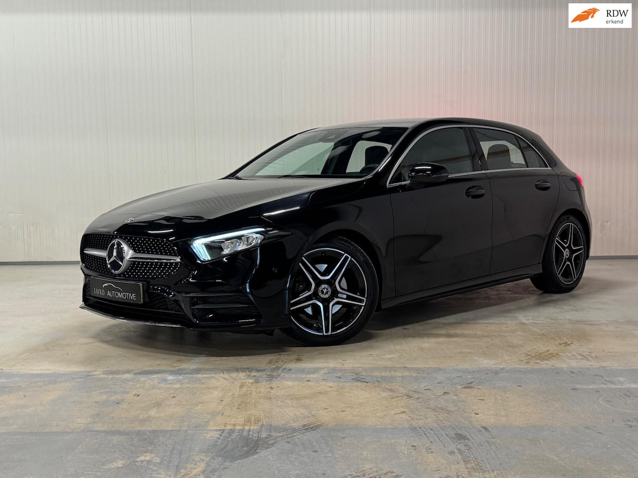 Mercedes-Benz A-klasse - 180 Business Solution AMG | AMBIANCE | CAMERA | LED | DODEHOEK - AutoWereld.nl