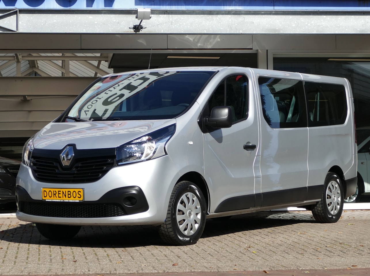Renault Trafic Passenger - 1.6 dCi Grand Authentique 9 persoons | € 11450,- exclusief BTW - AutoWereld.nl