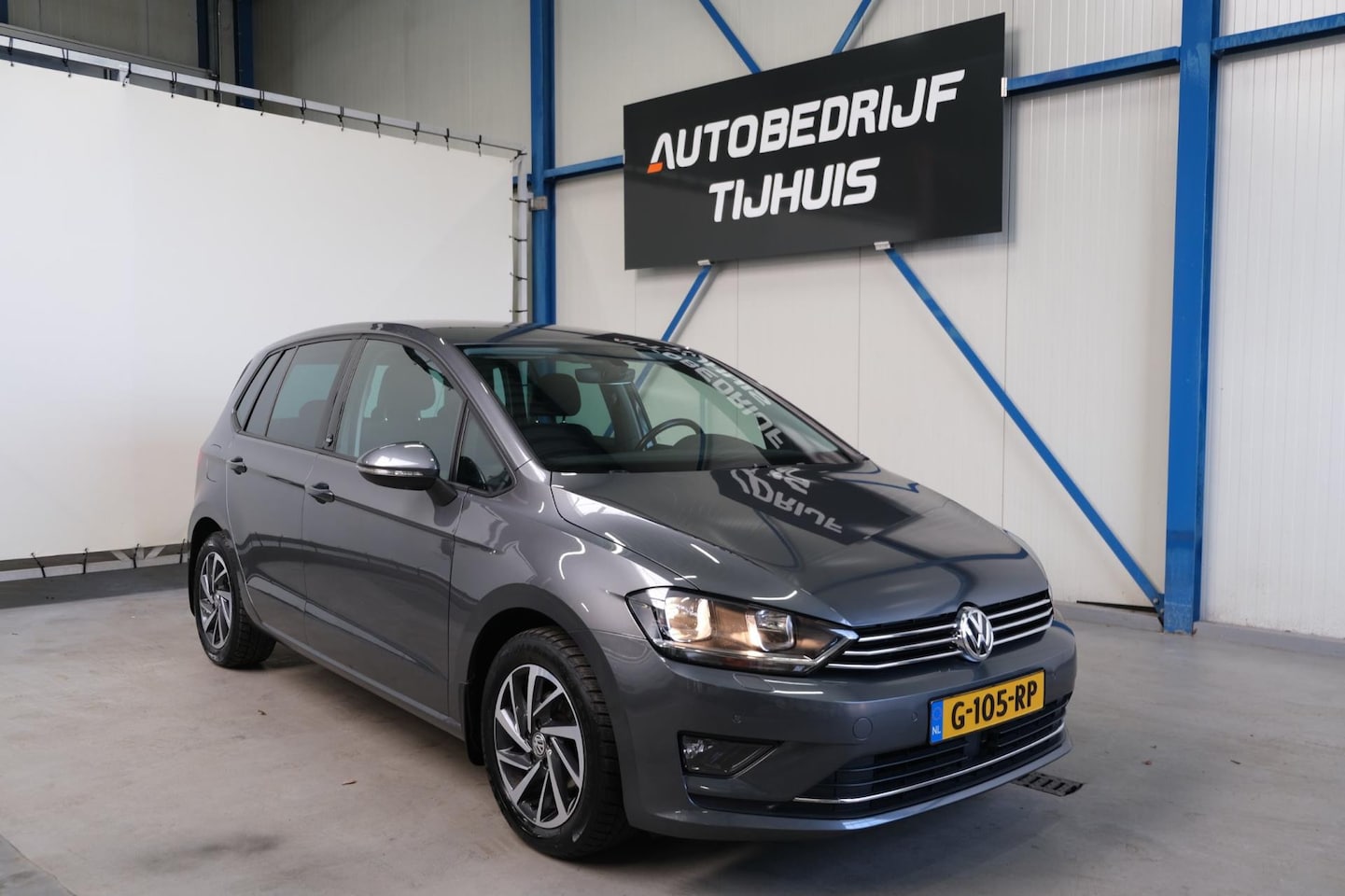 Volkswagen Golf Sportsvan - 1.2 TSI Highline Automaat - Airco, Cruise, Navi, PDC, Trekhaak - AutoWereld.nl