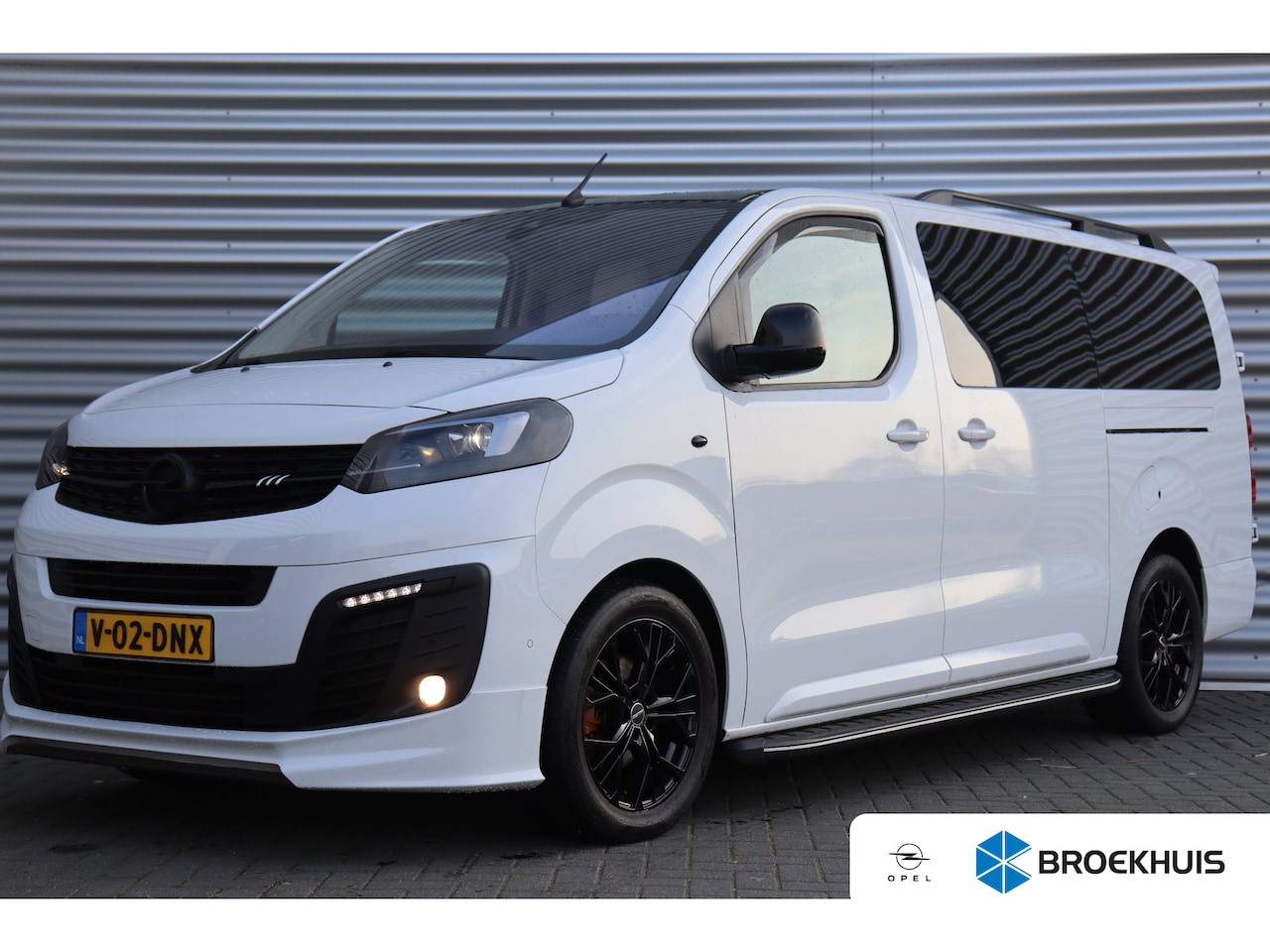 Opel Vivaro - 2.0D 180PK L3H1 RE-VOLVE AUTOMAAT / NAVI / LEDER / FULL-LED / 17" LMV / CAMERA / KEYLESS / - AutoWereld.nl