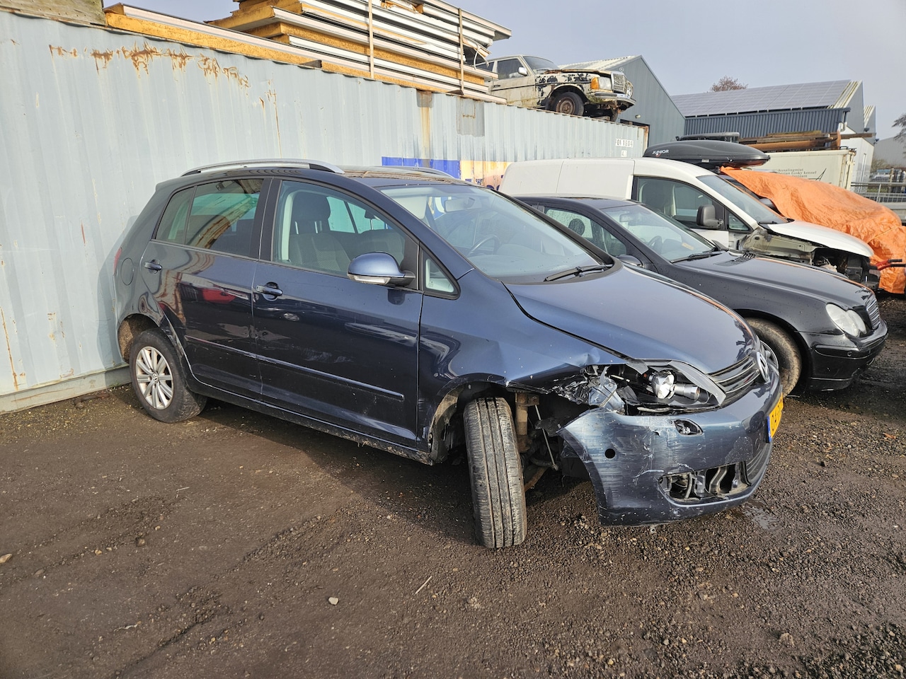 Volkswagen Golf Plus - 1.6 TDI Comfortline BlueMotion schade auto - AutoWereld.nl