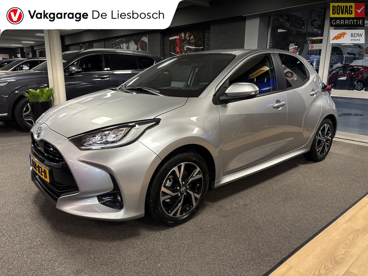 Toyota Yaris - 1.5 Hybrid 115 First Edition / stoel en stuur verwarming/ camera / carplay / - AutoWereld.nl