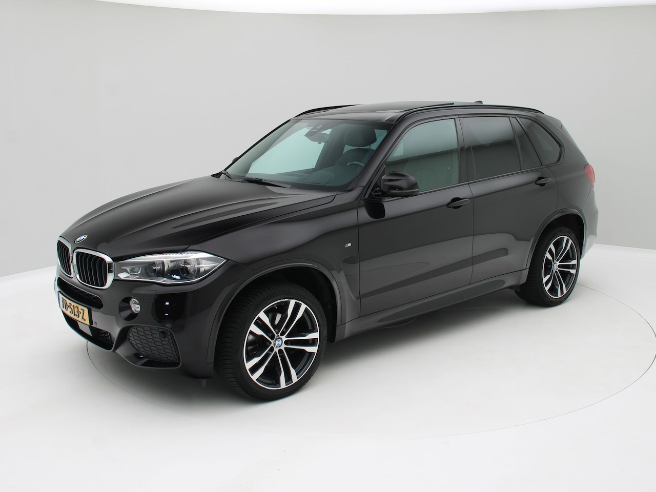 BMW X5 - xDrive30d High Executive M-Sport Panorama / Leder /Softclose / Origineel NL - AutoWereld.nl