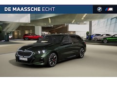 BMW 5-serie Touring - 530e M Sport Automaat / Panoramadak / Trekhaak / Bowers & Wilkins / M Multifunctionele Sto