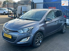 Hyundai i20 - 1.2 HP i-Motion / AIRCO / CRUISE CONTROL / BLUETOOTH / LM VELGEN