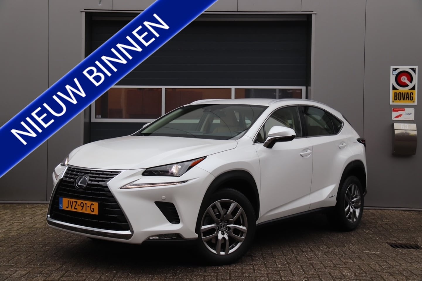 Lexus NX - 300h AWD Luxury Line 300h AWD Luxury Line, Stoelverwarming, Camera, Leder, Navi - AutoWereld.nl