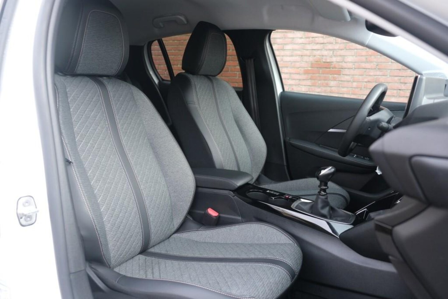 Peugeot 208 - 1.2 PureTech 100pk Allure | App Connect | Climate | Cruise | PDC - AutoWereld.nl