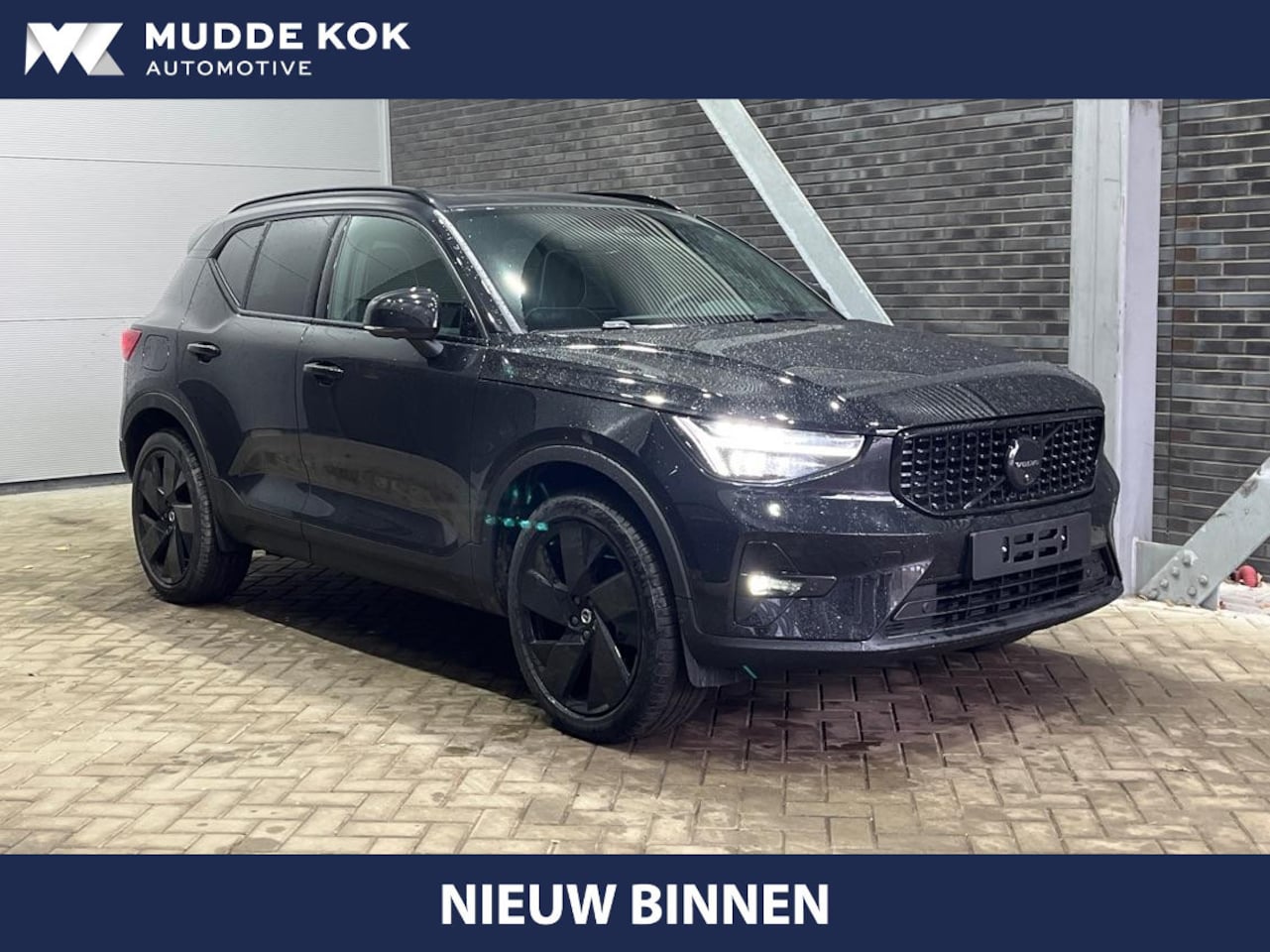 Volvo XC40 - B3 Ultra Black Edition | Panoramadak | ACC | Trekhaak | 360° Camera | Stoel+Stuurverwarmin - AutoWereld.nl