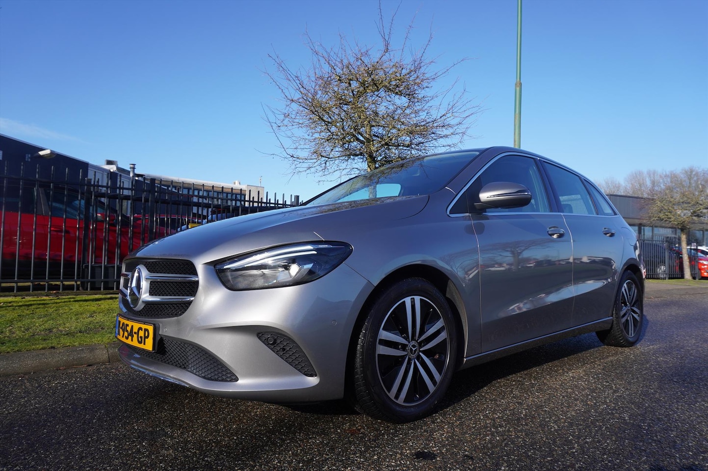 Mercedes-Benz B-klasse - B180 136PK 7G-DCT Business Solution Luxury Trekhaak Leder - AutoWereld.nl