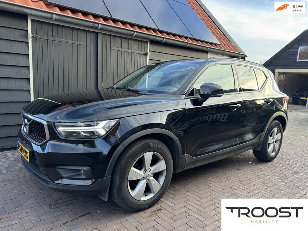Volvo XC40 - 2.0 D3 150 PK| Momentum | El Trekhaak | Stoelverwarming | Navi | Spotify - AutoWereld.nl