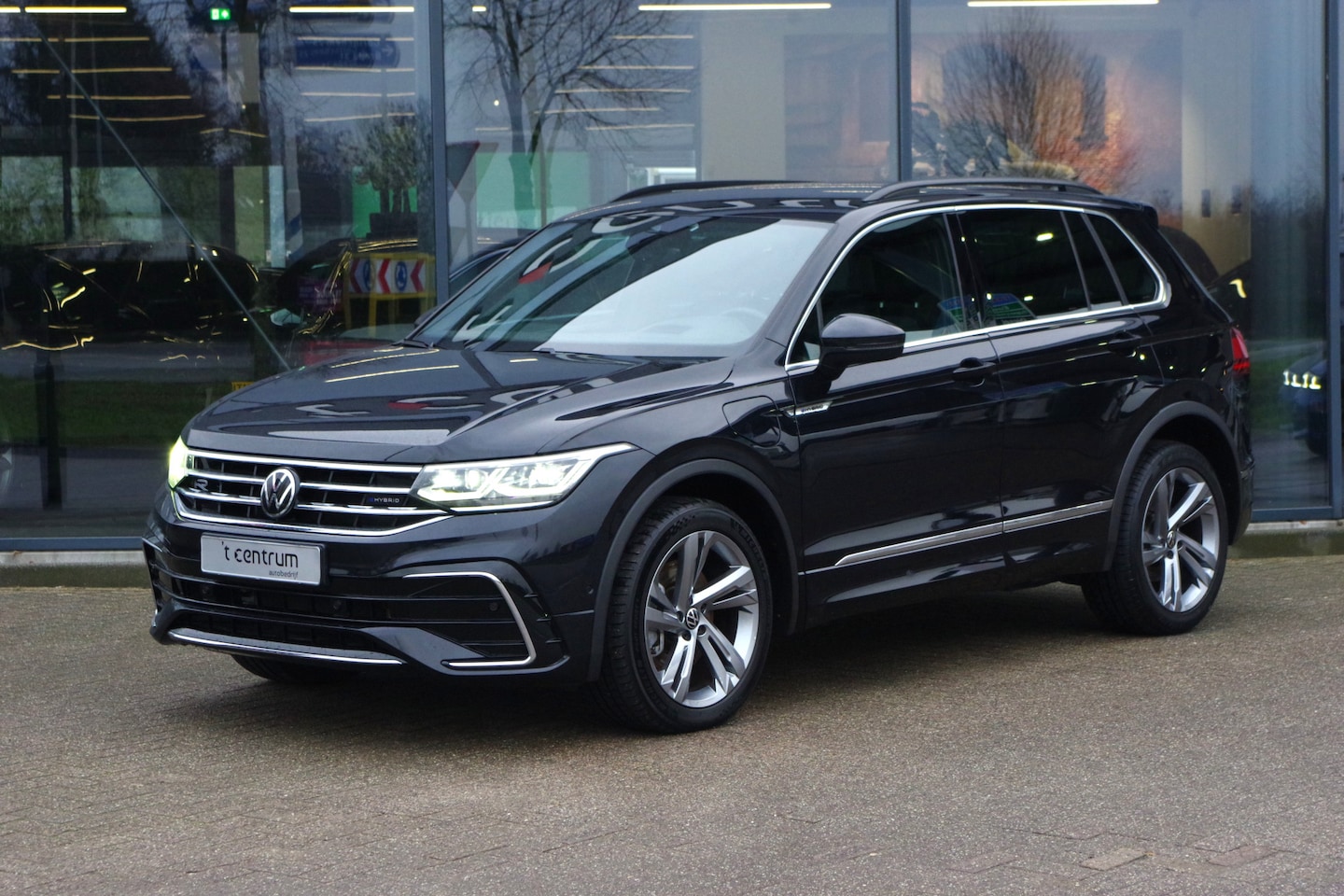Volkswagen Tiguan - 1.4 TSI eHybrid 245 PK R-Line BNS+ PHEV, Adap. Cruise Control, Keyless, Head-Up - AutoWereld.nl