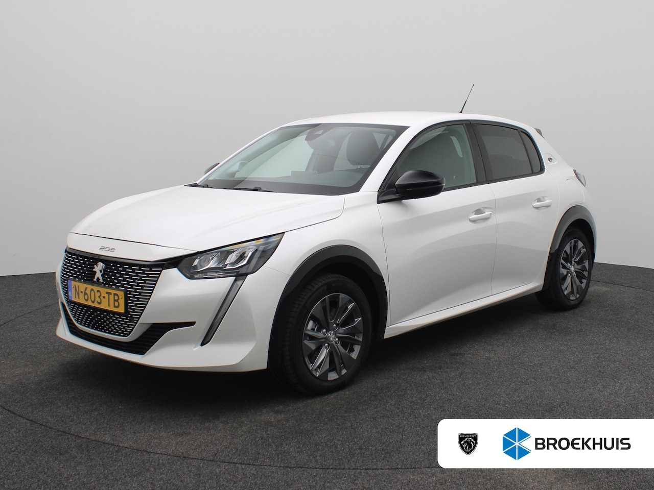 Peugeot e-208 - EV Allure Pack 50 kWh | Achteruitrijcamera | Airco (automatisch) | Apple Carplay/Android A - AutoWereld.nl