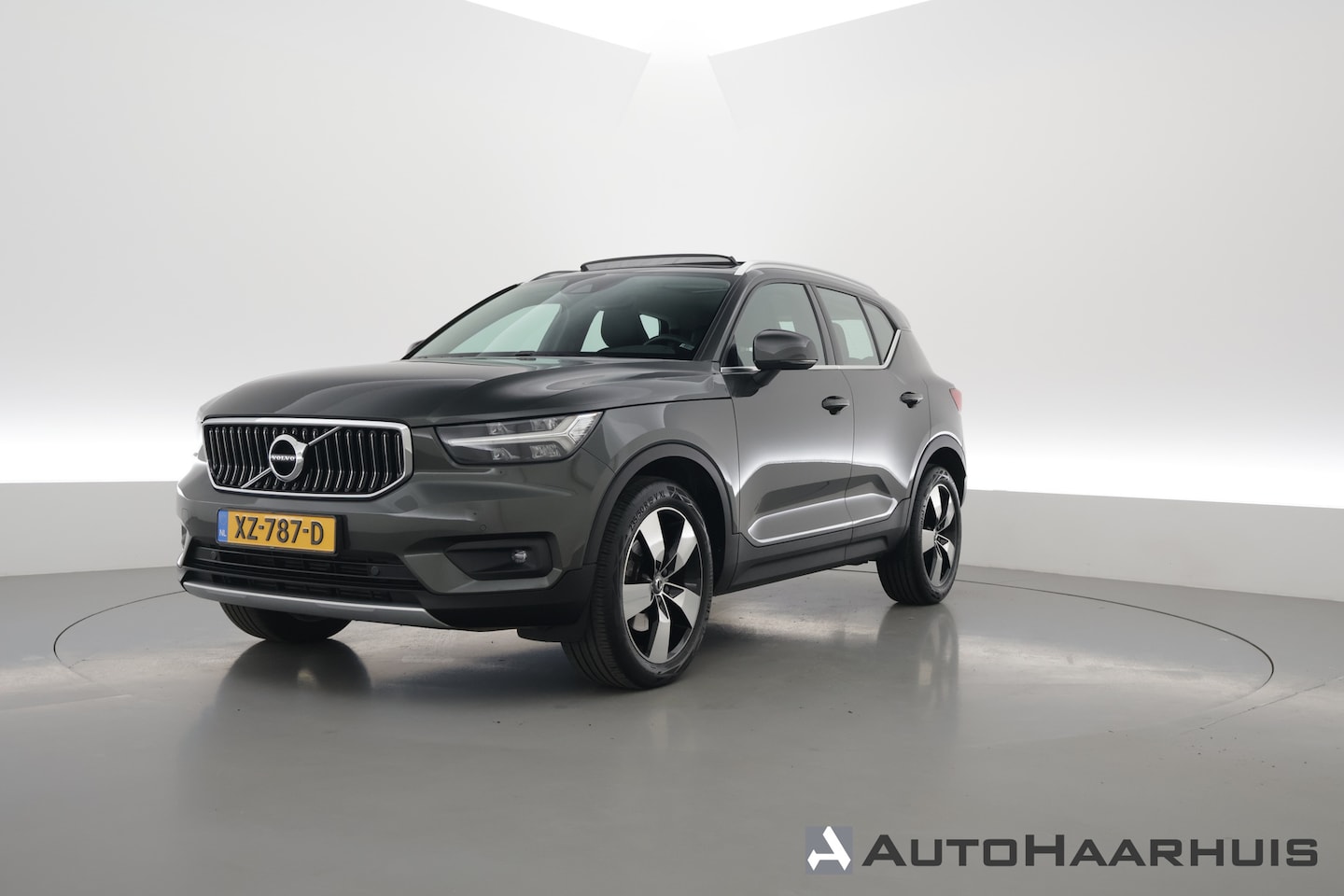Volvo XC40 - 2.0 T4 Inscription - Orig. NL | Pano | Dig. Cockpit | Nav+CarPlay | Stuur+Stoelverw. | Led - AutoWereld.nl