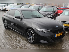 BMW 3-serie - 320e M-Sport | Shadow-Line | incl. 12 maanden garantie | Schuif/kantel dak | Half leder |