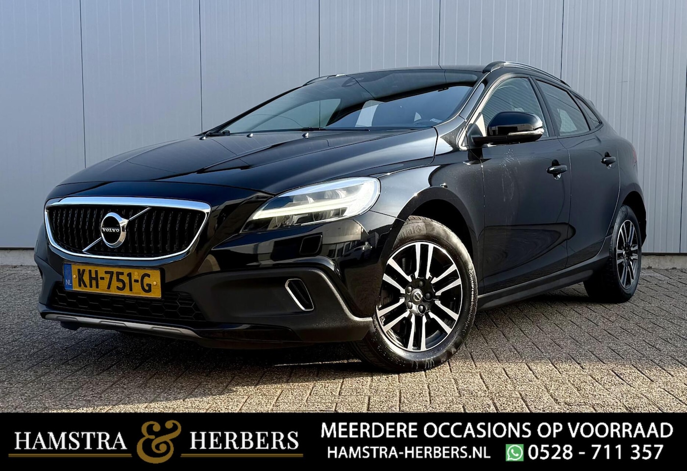 Volvo V40 Cross Country - 1.5 T3 Momentum zwart - AutoWereld.nl