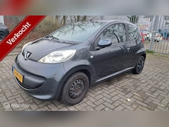 Peugeot 107 - 1.0-12V XR