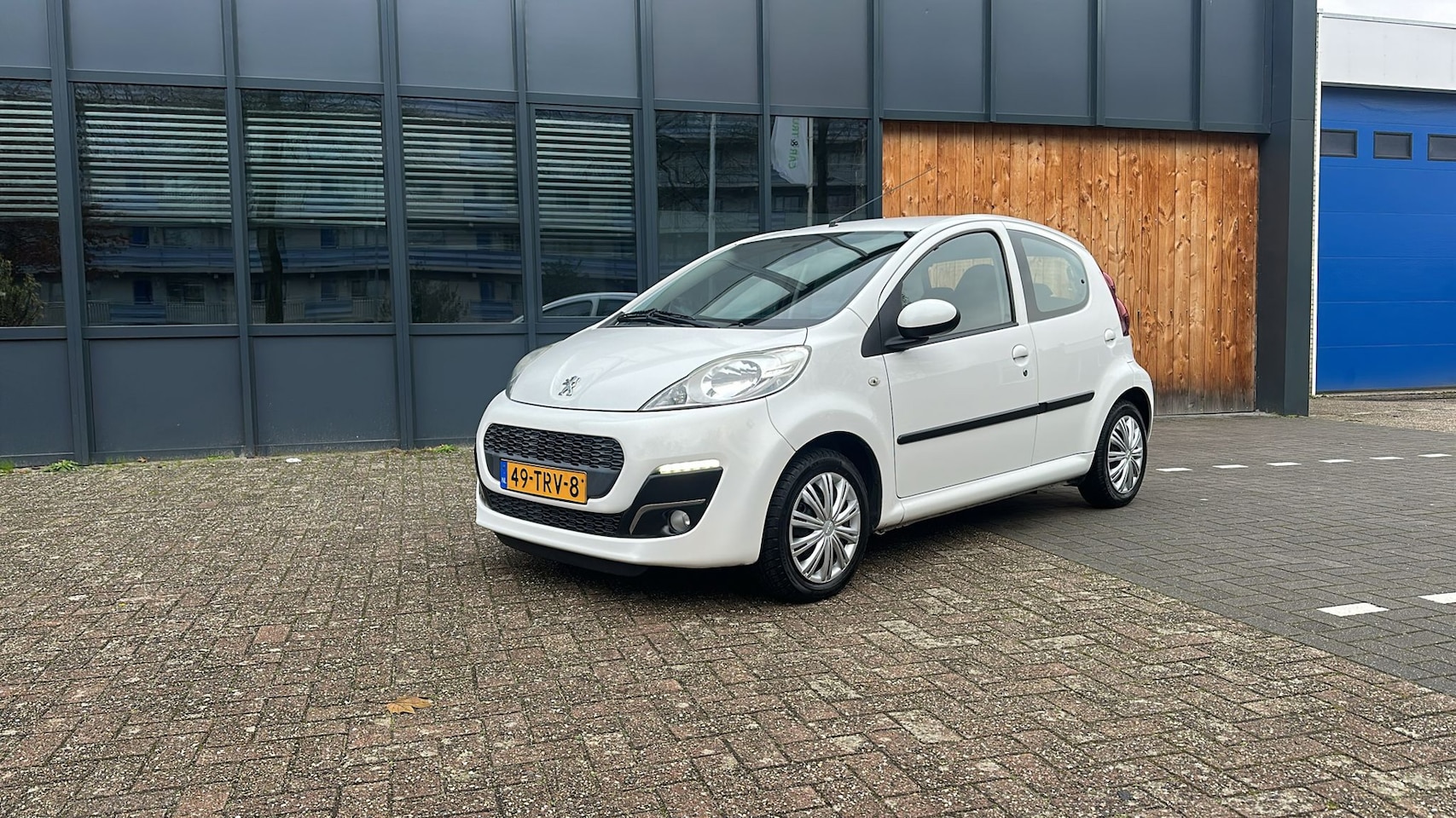 Peugeot 107 - 1.0 Active airco, 5 deurs - AutoWereld.nl