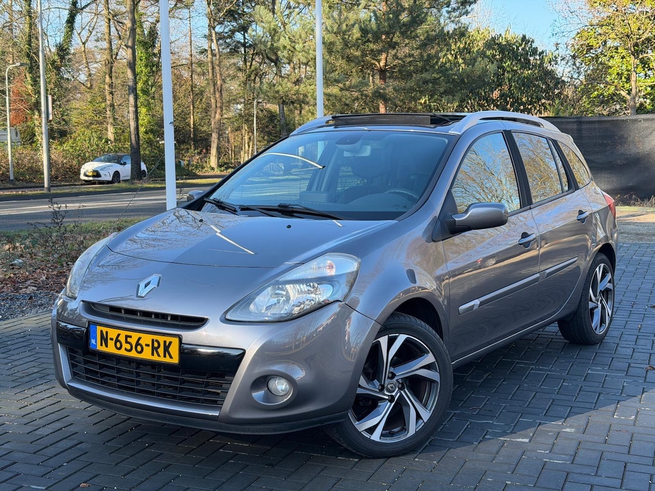 Renault Clio Estate - 1.2-16V Collection/Clima/Pano/Navi/PDC/LMV - AutoWereld.nl