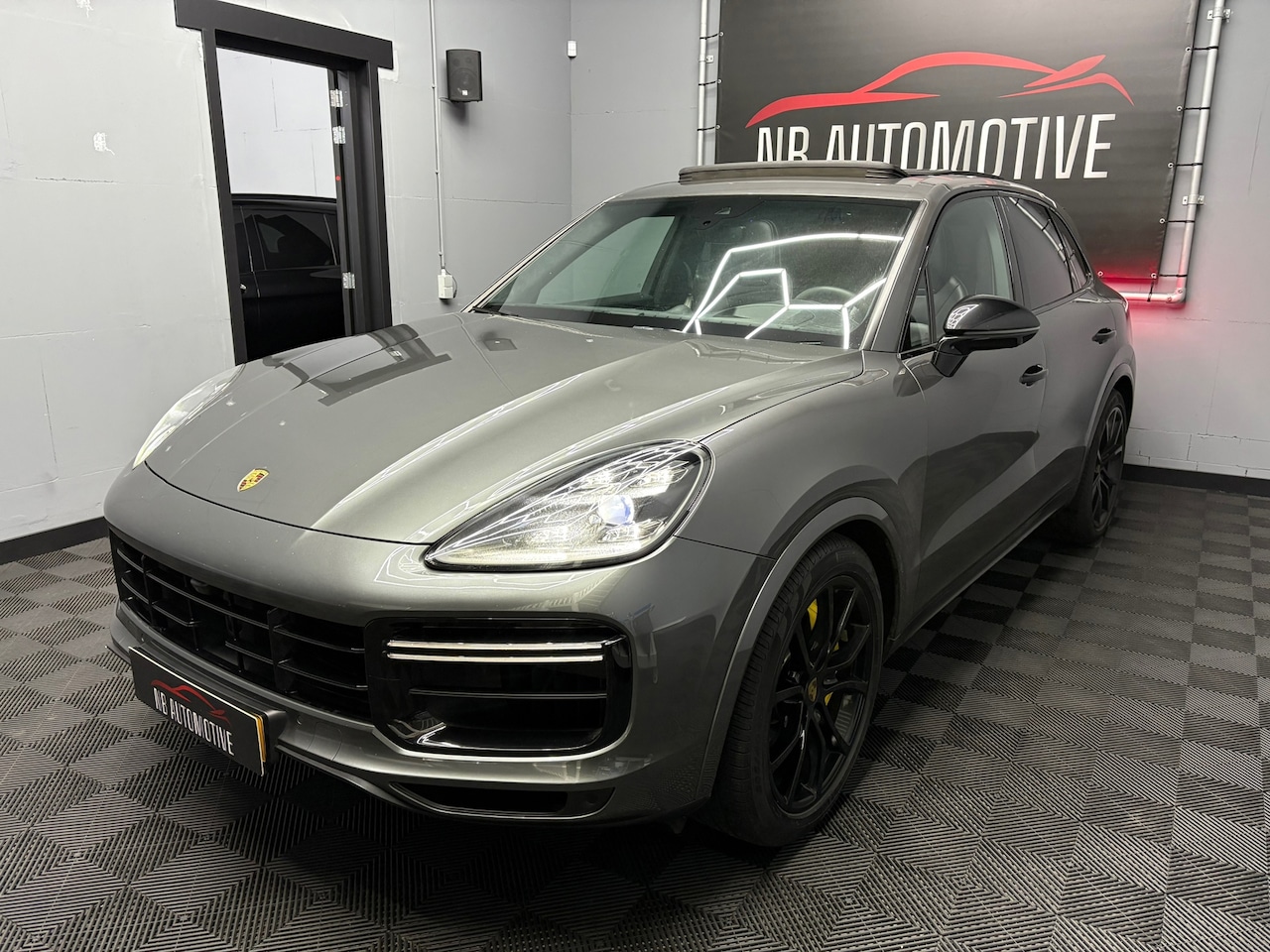 Porsche Cayenne - 4.0 Turbo 4M Pano Burmester Stoelk - AutoWereld.nl