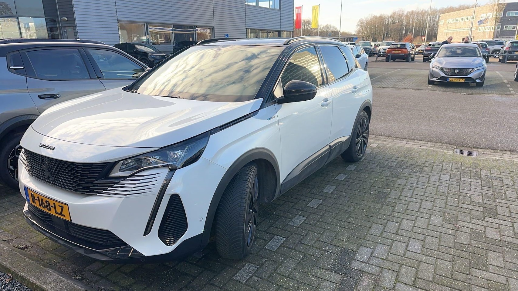 Peugeot 3008 - 1.6 HYbrid 225 Blue Lease GT 1.6 HYbrid 225 Blue Lease GT - AutoWereld.nl