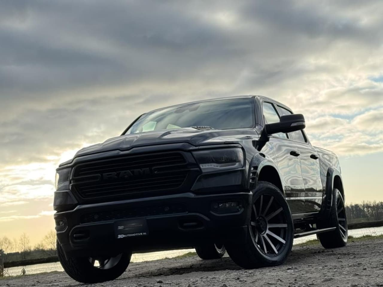 Dodge Ram 1500 - LARAMIE NIGHT WIDEBODY 5.7L V8, 1E EIG, LUCHTV, PANO, H&K, 360, ACC, HUD, DIG REAR VIEW MI - AutoWereld.nl