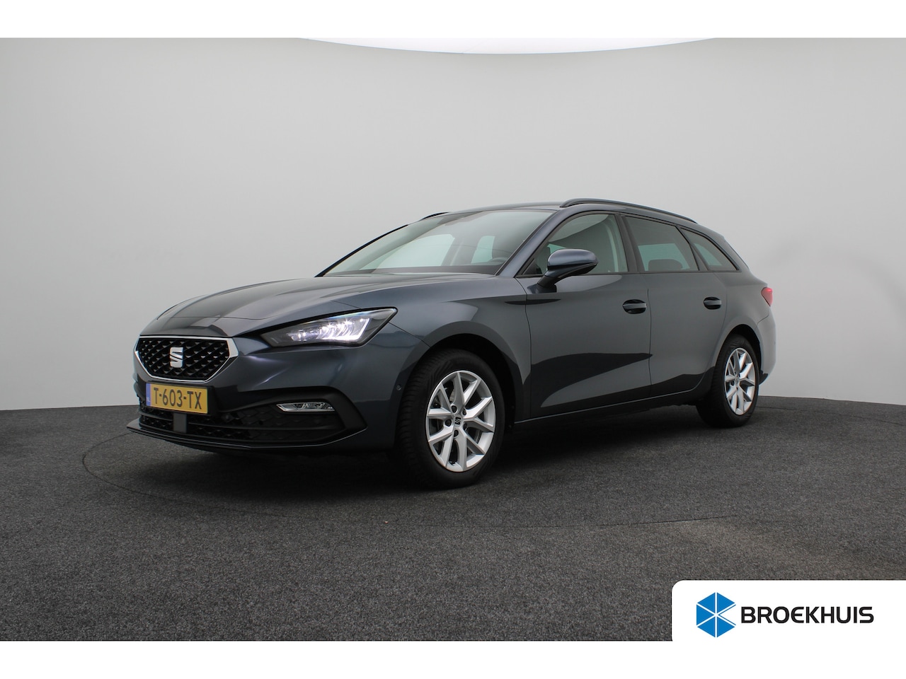 SEAT Leon Sportstourer - 1.0 eTSI Style Business Intense | Achterbank in delen neerklapbaar | Achterspoiler | Achte - AutoWereld.nl