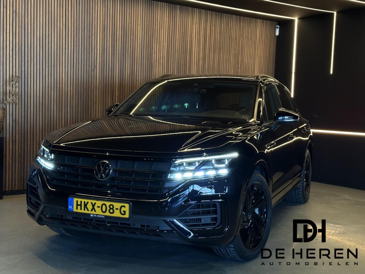 Volkswagen Touareg - 3.0 TSi 4MOTION R PANO 360 462pk - AutoWereld.nl