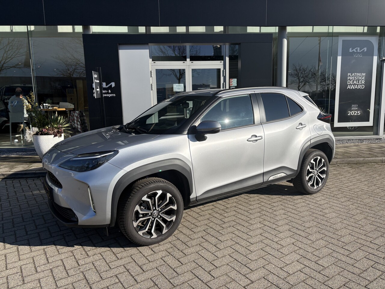 Toyota Yaris Cross - 1.5 Hybrid 130 Dynamic // Met Comfort Pakket // Roel 0492-588951 dodehoekdet. verw.apkket - AutoWereld.nl