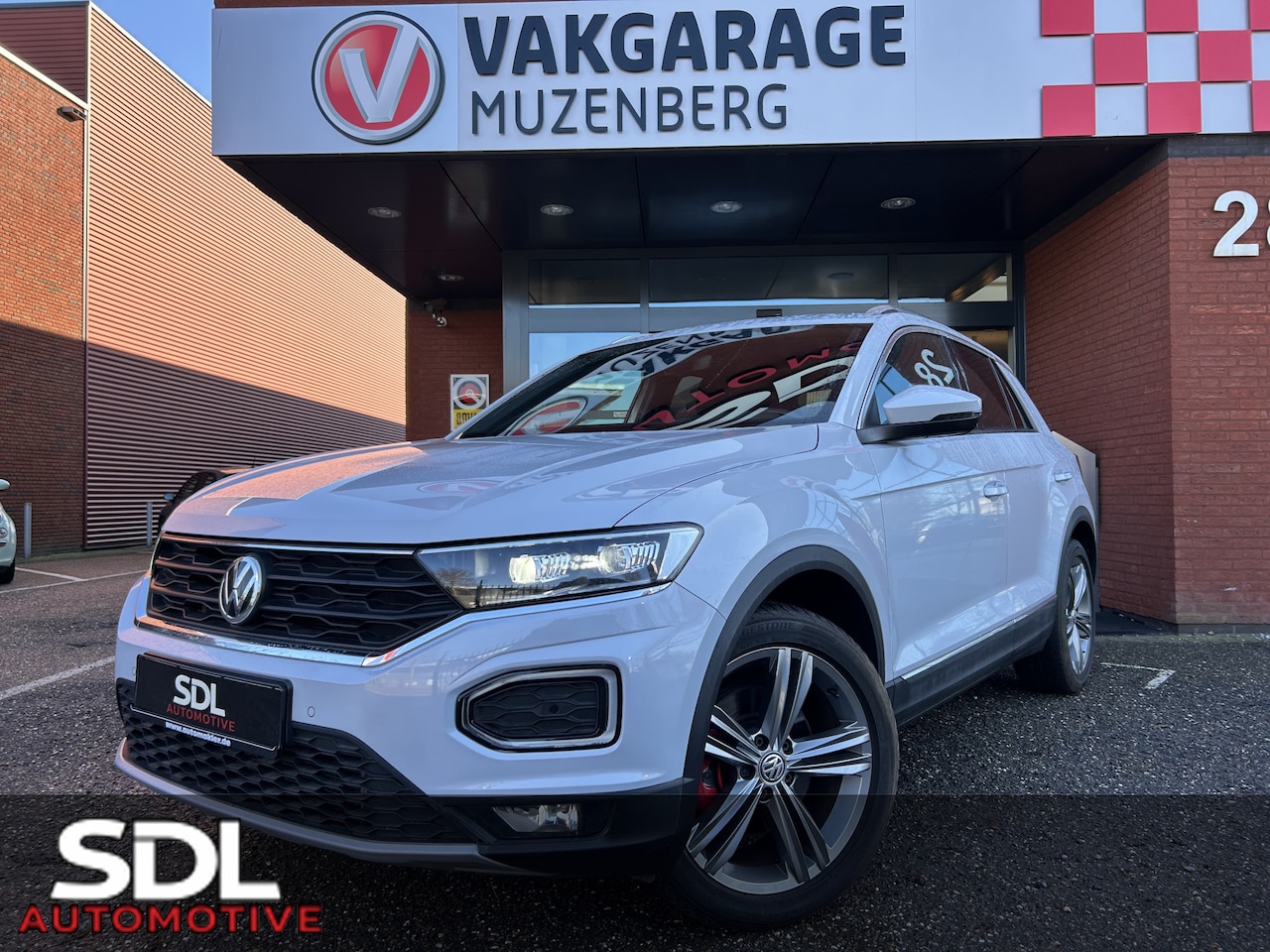 Volkswagen T-Roc - 2.0 TSI 4Motion Sport Business R // FULL LED // NAVI + CARPLAY // ADAPTIVE CRUISE // PDC V - AutoWereld.nl