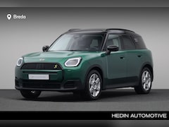 MINI Countryman - SE ALL4 Classic 66.5 kWh | M-Pakket | Panoramadak | Head-up Display | Verwarmde stoelen |