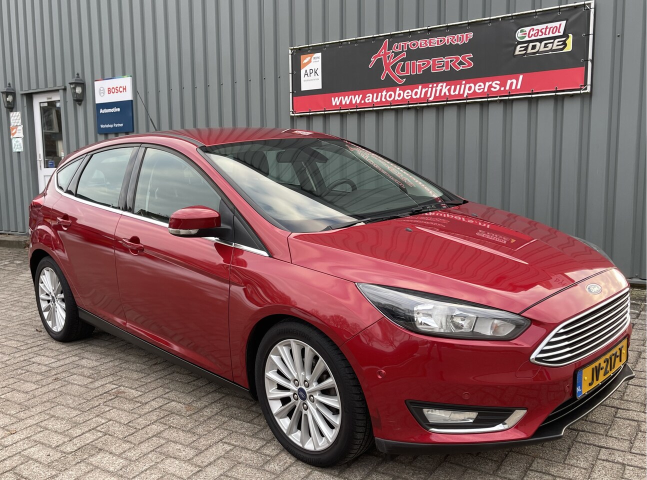 Ford Focus - 1.0 Titanium Clima.Navi.Lm.velgen.Pdc.Trekhaak - AutoWereld.nl
