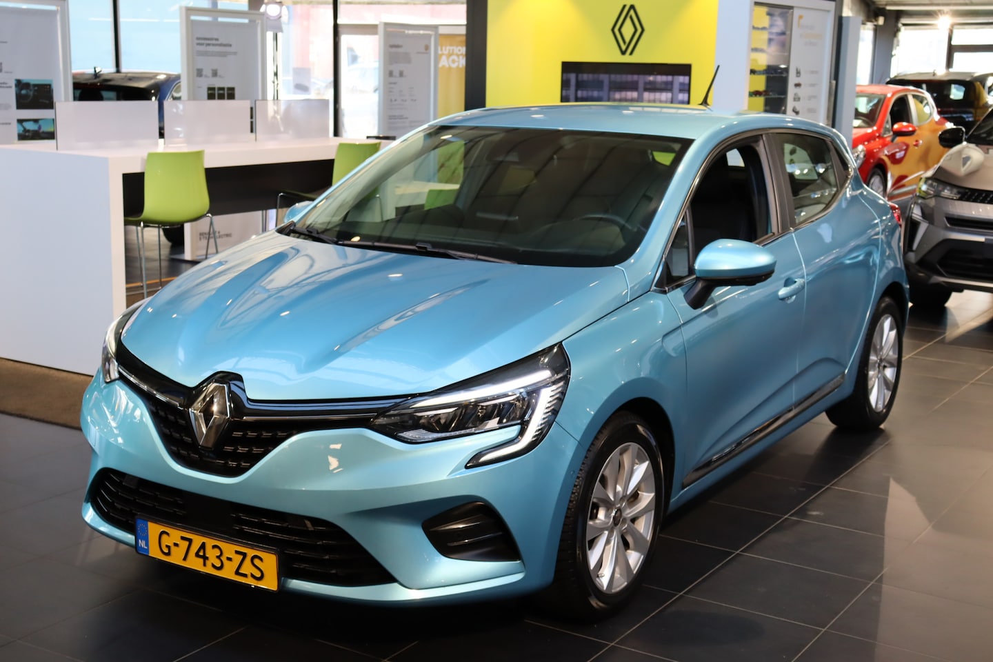 Renault Clio - TCe 100pk Intens + park assist - AutoWereld.nl