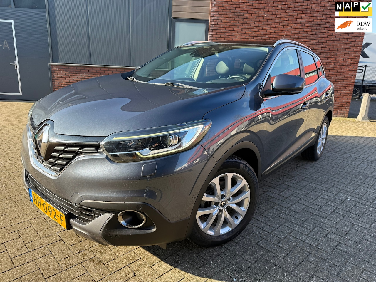 Renault Kadjar - 1.2 TCe Intens 2017/ORG NL/NAP/PANORAMADAK/NAVIGATIE/CAMERA/LINE ASSIST/PARKEERHULP/LED/TR - AutoWereld.nl