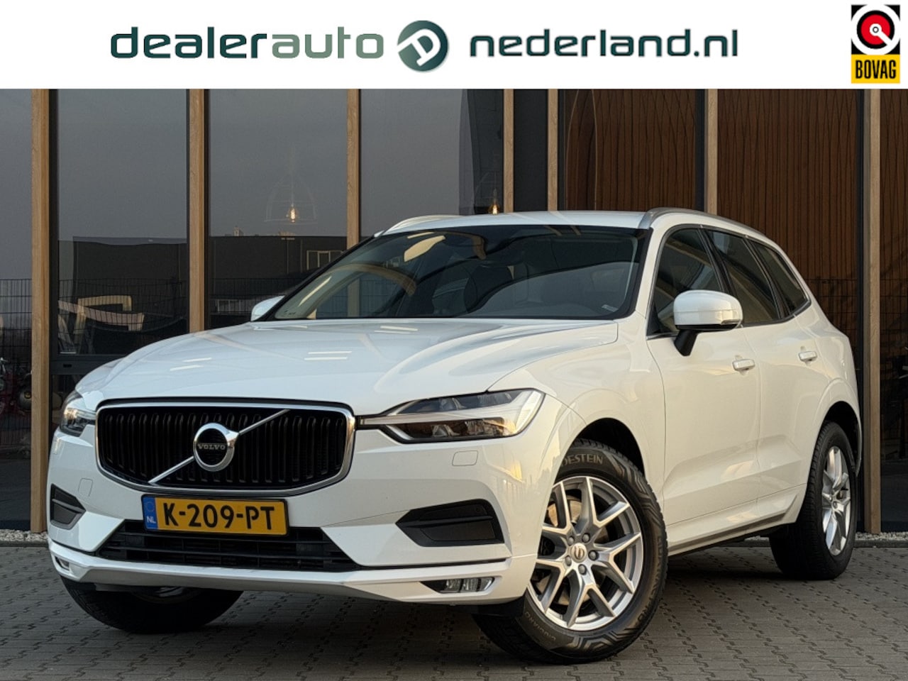 Volvo XC60 - 2.0 T5 AWD Momentum | Carplay | Navi | PDC voor | Stoelverwarmin - AutoWereld.nl