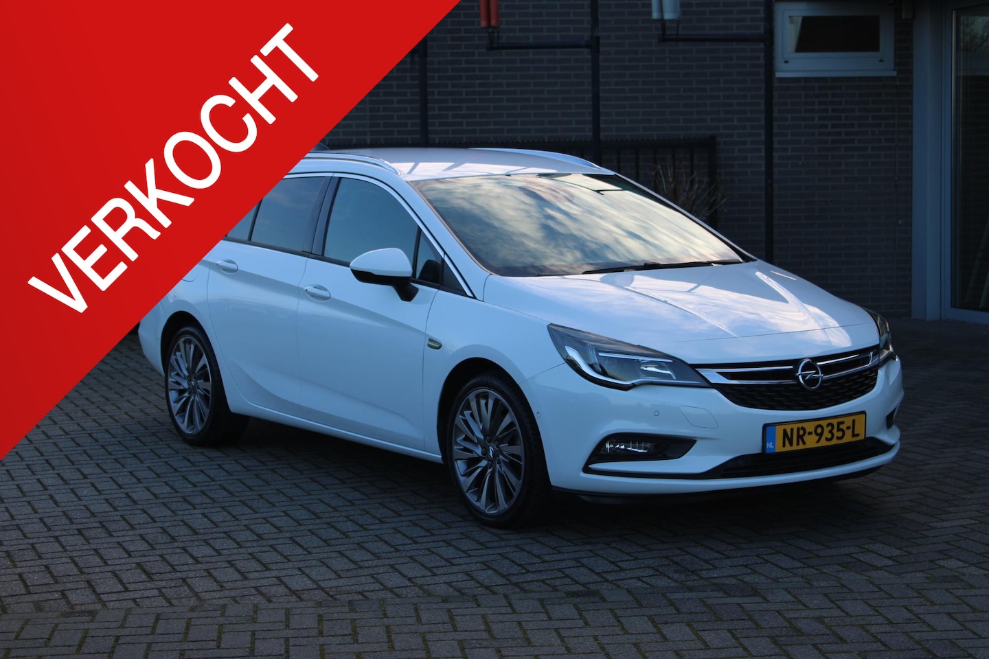 Opel Astra Sports Tourer - 1.4 Innovation Camera/Navigatie/Dodehoek/Nl Auto - AutoWereld.nl